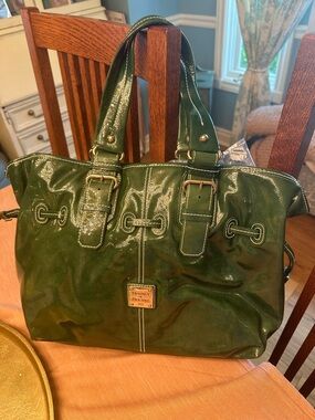 Vintage Y2K Dooney & Bourke Green Patent medium Chiara Leather tote bag NWT